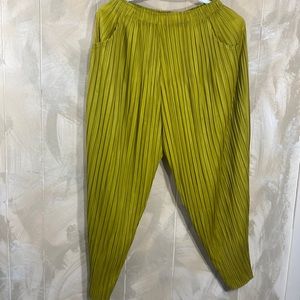 C25. cute summer/spring pants